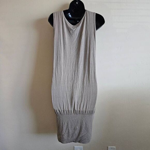 Venus Sleeveless Dress - Picture 6 of 8